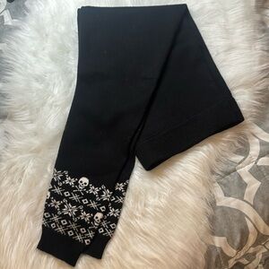 Black leggings with skulls